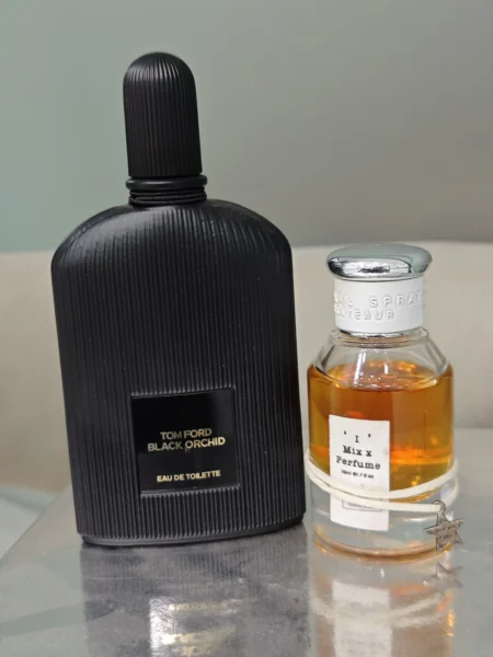 Comment trouver le parfait Dupe Black Orchid : Le guide ultime d'un expert en formulation et chaîne d'approvisionnement 1 Comparaison des flacons entre un parfum de luxe original et une alternative abordable en extrait de parfum inspirée par l'orchidée noire.