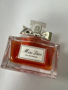 Comparaison visuelle du guide « Mon Voyage Olfactif : À la Recherche du Meilleur dupe miss dior »