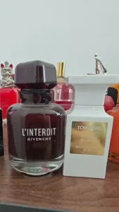 Photographie comparative montrant le parfum solaire Tom Ford Soleil Blanc à côté de son dupe en Extrait de Parfum longue tenue par IMIXX