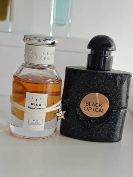 Comment Trouver le Meilleur Dupe Black Opium Over Red ? Le Guide de l'Expert en Laboratoire 6 Comparaison des coûts et flacons entre le parfum de luxe Black Opium Over Red et une alternative abordable en extrait de