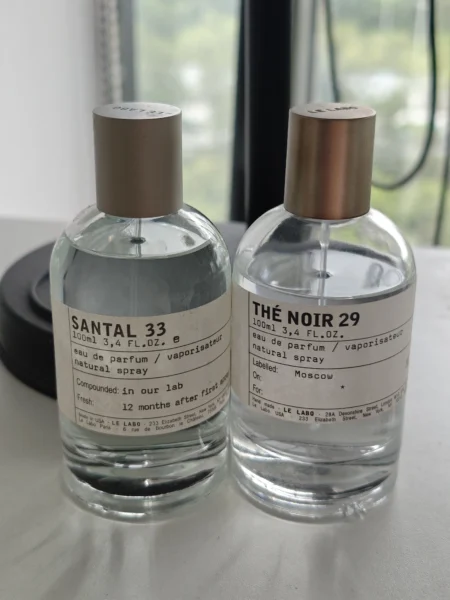 Comparaison visuelle entre le flacon original Le Labo Another 13 et une alternative moléculaire premium