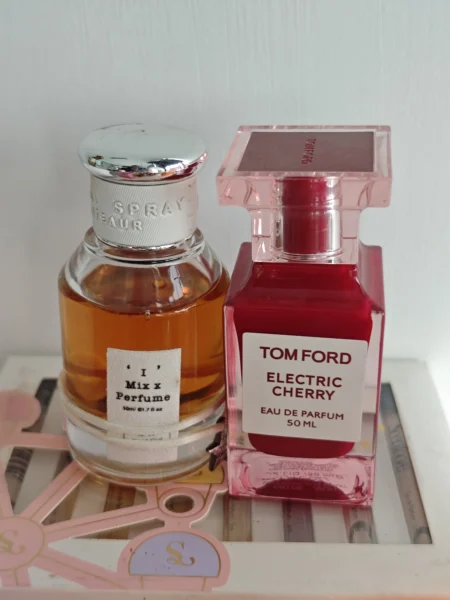 Comparaison de prix et de notes entre le parfum de luxe Tom Ford et une alternative abordable à la cerise