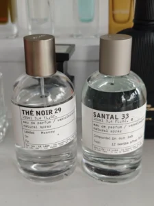 Comparaison de prix et de packaging entre un parfum de niche hors de prix et l'alternative haute concentration Imixx Perfume.
