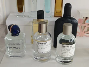 Définition de l’odeur musquée : le guide scientifique, olfactif et industriel d’un expert en parfumerie 2 Analyse de la qualité des muscs macrocycliques : flacon de marque haut de gamme face à son alternative formulée en laboratoire indépendant.