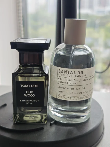 Comparaison de la structure des coûts et de la concentration entre un parfum de luxe traditionnel et un parfum santal boisé sans intermédiaire.