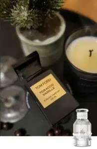 Flacon d'équivalent parfum aux notes de vanille et tabac posé à côté de sa source d'inspiration de la haute parfumerie.