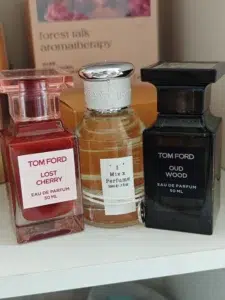 Comment porter Tom Ford Oud Wood pour chaque occasion : Guide de l'Expert et Révélations sur l'Industrie 2 Différence de packaging et d'intensité olfactive : le classique boisé épicé face au dupe extrait de parfum par imixx