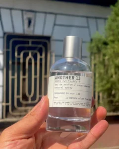 Différence de packaging et de prix entre le parfum original à l'Ambroxan et le meilleur dupe Another 13 développé par IMIXX Perfume.