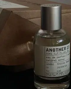 Différence de concentration en huile et de macération entre un parfum de créateur onéreux et une eau de parfum de qualité usine.