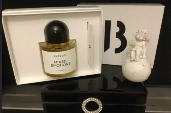 Comment trouver le dupe Byredo Mixed Emotions depuis les coulisses de l'industrie 6 Comparaison olfactive : le parfum de luxe Byredo Mixed Emotions face à une alternative abordable et concentrée
