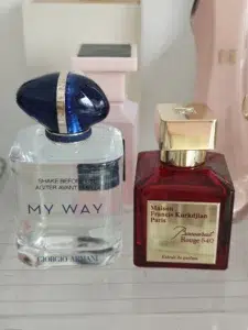Test de concentration et comparaison de la couleur du jus entre le célèbre parfum de niche et son équivalent direct-laboratoire.