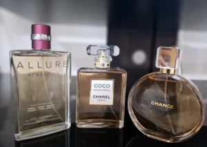 Test comparatif de parfums : Chanel Chance Eau Tendre original face à un dupe de laboratoire en concentration Eau de Parfum