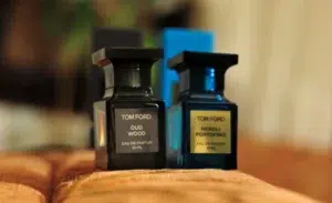 Test de concentration : un flacon de parfum hespéridé de créateur comparé à son équivalent longue tenue abordable.