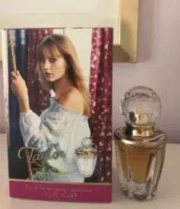 Équivalent abordable de parfum boisé ambré à côté d'un parfum de niche onéreux type Santal Blush.