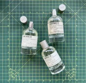 Comment choisir le meilleur dupe du Thé Noir 29 en 2026 ? (Guide Expert & Chimie des Parfums) 2 Flacon d'extrait de parfum Imixx aux notes de thé noir et de figue, présenté à côté d'un parfum de luxe pour illustrer les différences de packaging.