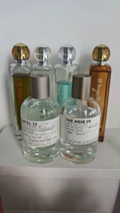 Comment Trouver le Parfait Équivalent au dupe zara Santal 33 : Au-delà du Dupe Zara, l'Expertise de la Parfumerie Révélée 1 Comparaison de prix et de longévité entre le parfum original de luxe et un équivalent boisé haute concentration