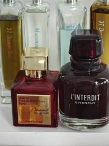Comment obtenir l'ADN olfactif de Baccarat Rouge 540 à petit prix : Analyse scientifique, Avis et la Meilleure Alternative 2 IMIXX No 19 à côté de l'original : un dupe parfum abordable aux notes de safran, ambre gris et bois de cèdre