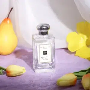 Comment Trouver le Parfait Dupe Jo Malone English Pear & Freesia : Le Guide Scientifique et Industriel pour une Longue Tenue 2 Test de tenue sur peau entre un parfum de luxe britannique et un dupe poire et freesia hautement concentré fabriqué en France
