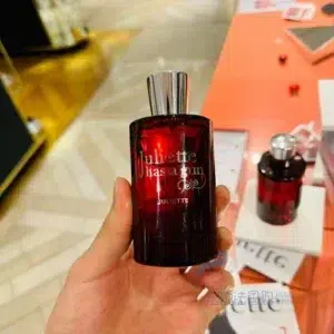 Analyse de la pyramide olfactive et de la concentration : parfum Lust for Sun original face à son dupe abordable et longue tenue.