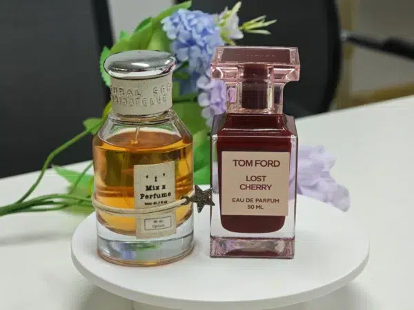 Comment : Trouver le Meilleur Dupe Zara Tom Ford Lost Cherry (Zara Cherry Smoothie vs. Alternatives Premium) 10 Comparaison visuelle entre le parfum de luxe Tom Ford Lost Cherry original et une alternative premium abordable.