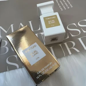 Flacon de parfum aux notes de noix de coco et vanille, une alternative de qualité supérieure au dupe Zara Soleil Blanc
