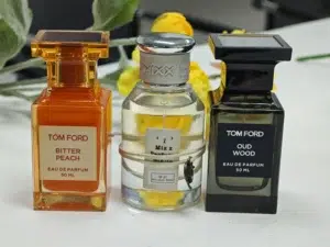 Trouver le Meilleur Dupe Tom Ford Bitter Peach sans Se Ruiner (Guide d'Expert) 2 Alternative parfum de luxe : l'extrait concentré IMIXX face au flacon traditionnel de haute parfumerie pour un accord unisexe de pêche, rhum et patchouli.